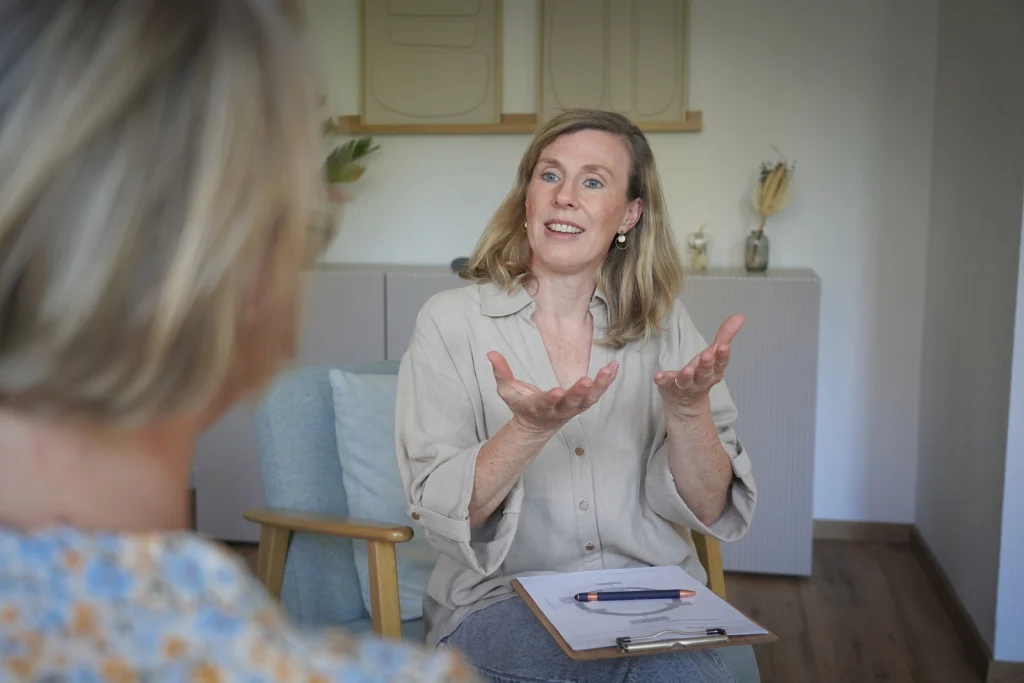 Sally Todt im  Therapiegespräch